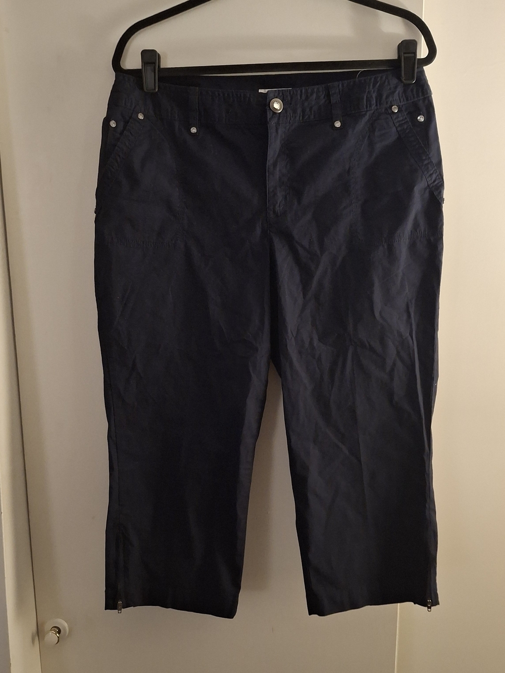 Cato Women's Navy Cropped Capris